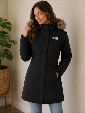 The North Face Women's Black arctic Parka XS